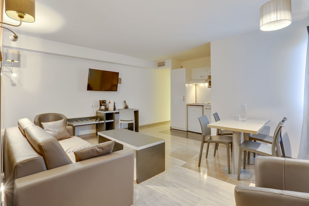 All Suites Appart Hôtel Orly Rungis 40/55