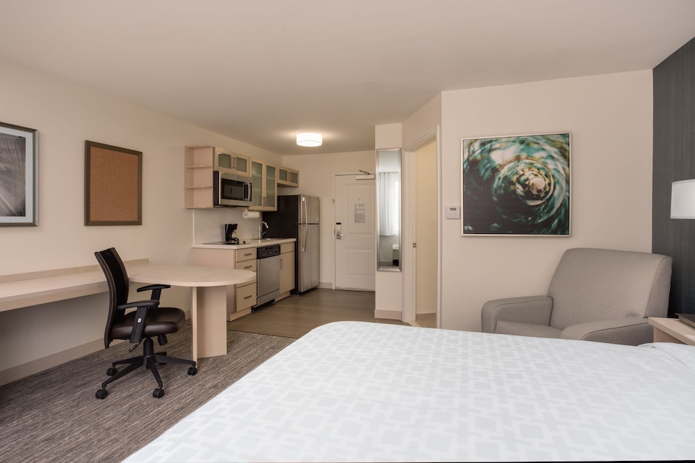 CANDLEWOOD SUITES MIAMI INTL AIRPORT - 36TH ST 27/59