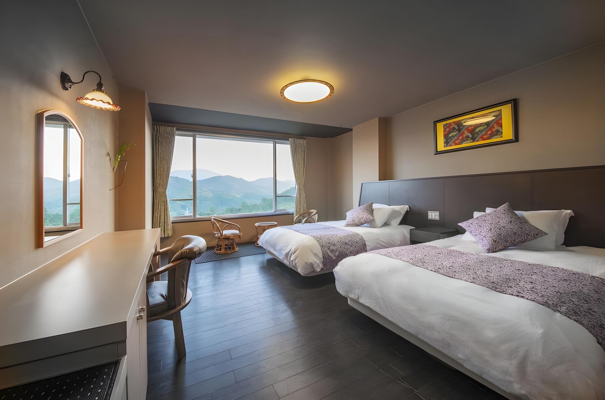 Western, 2 Double Beds, Mountain Side