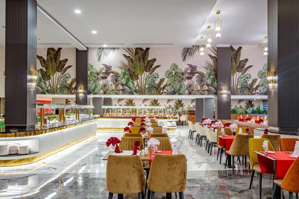 Grand Paradise Hotel 49/50
