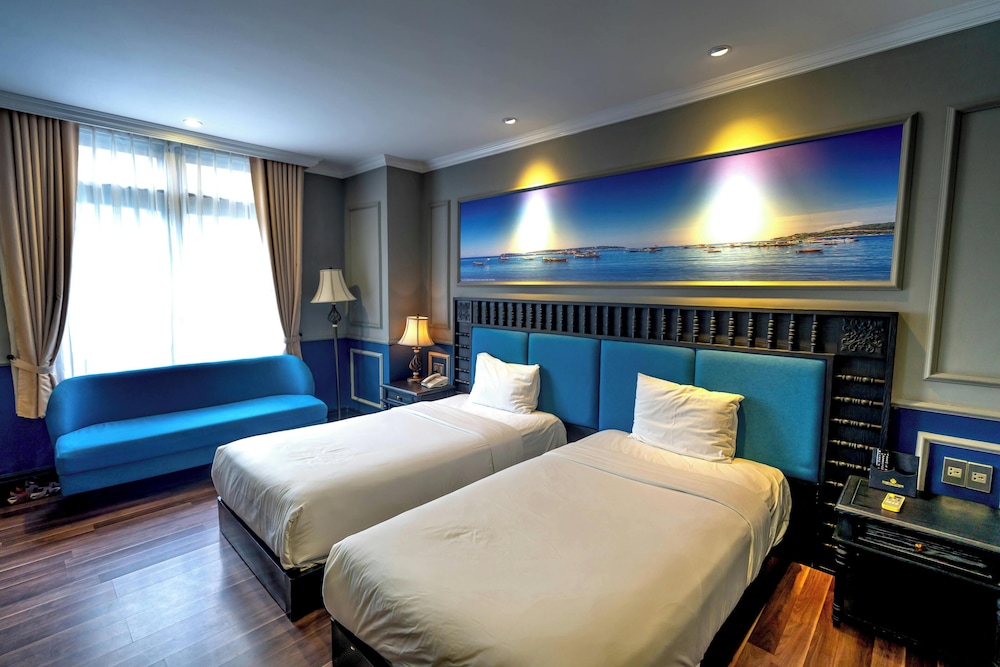 Hotel The Paramont Delhi 31/50