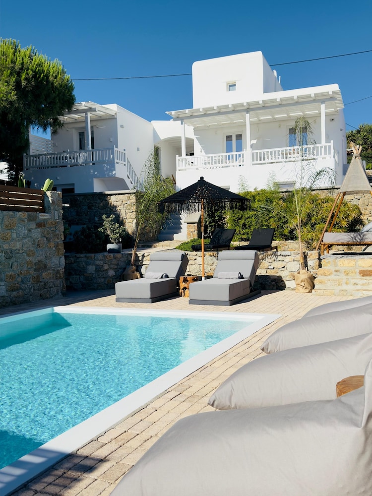 Sofos Suites 42/50