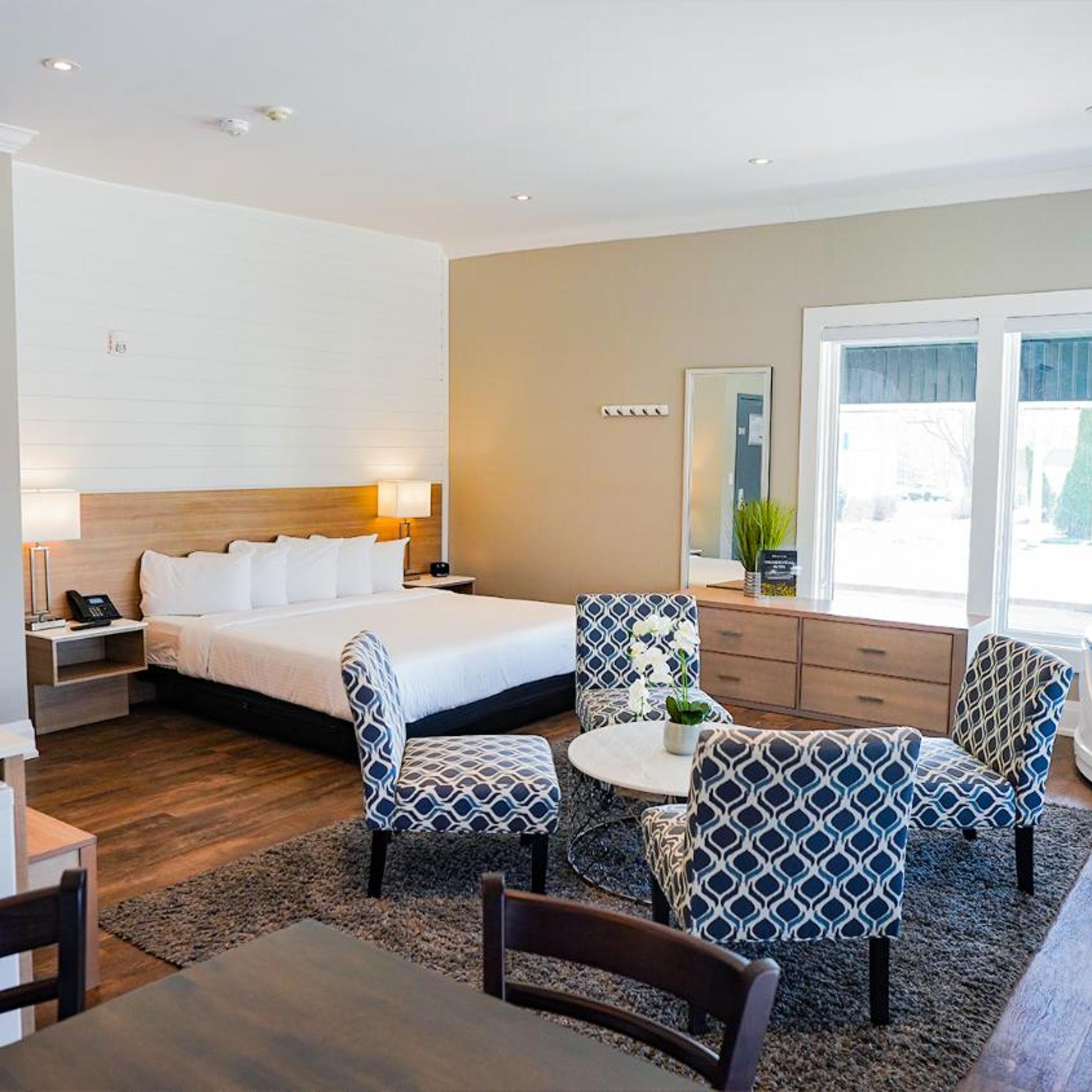 Suite, King Bed, Hot Tub