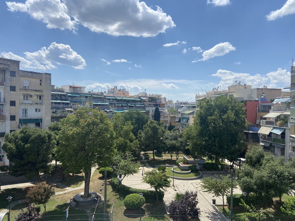 Connect Studios & Apartments 37/47