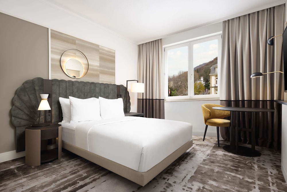 CONNECTING, FAMILY, QUEEN BED