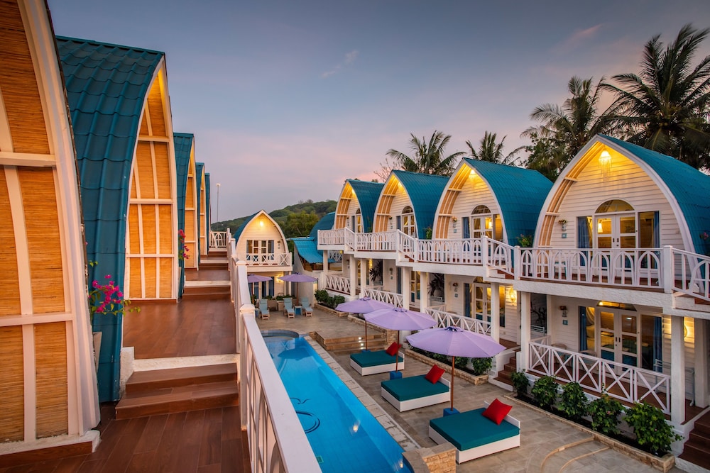 Santorini Beach Resort 61/65