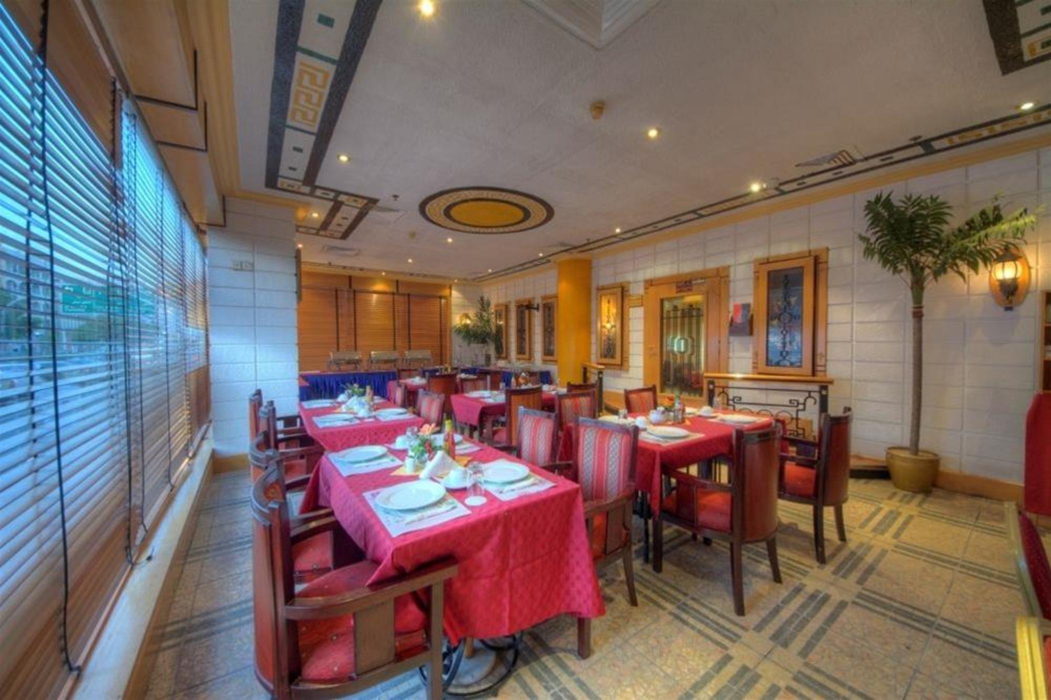 restaurant cafeteria