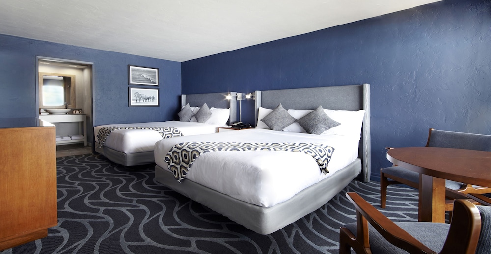 Monterey Beach Hotel, a Tribute Portfolio Hotel 16/83