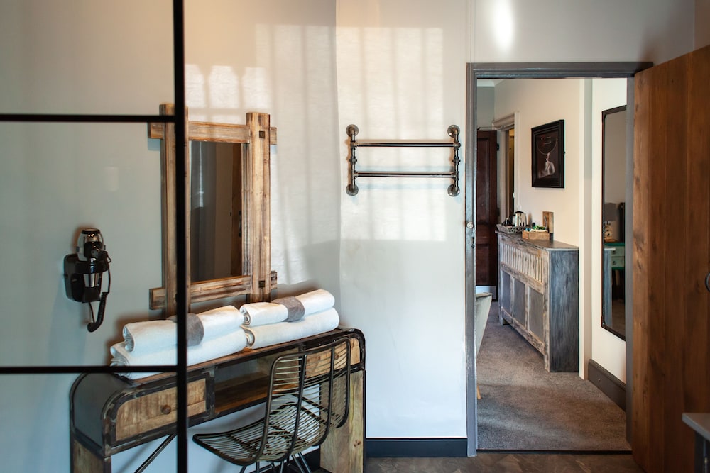 Oaklands Guest House 48/50