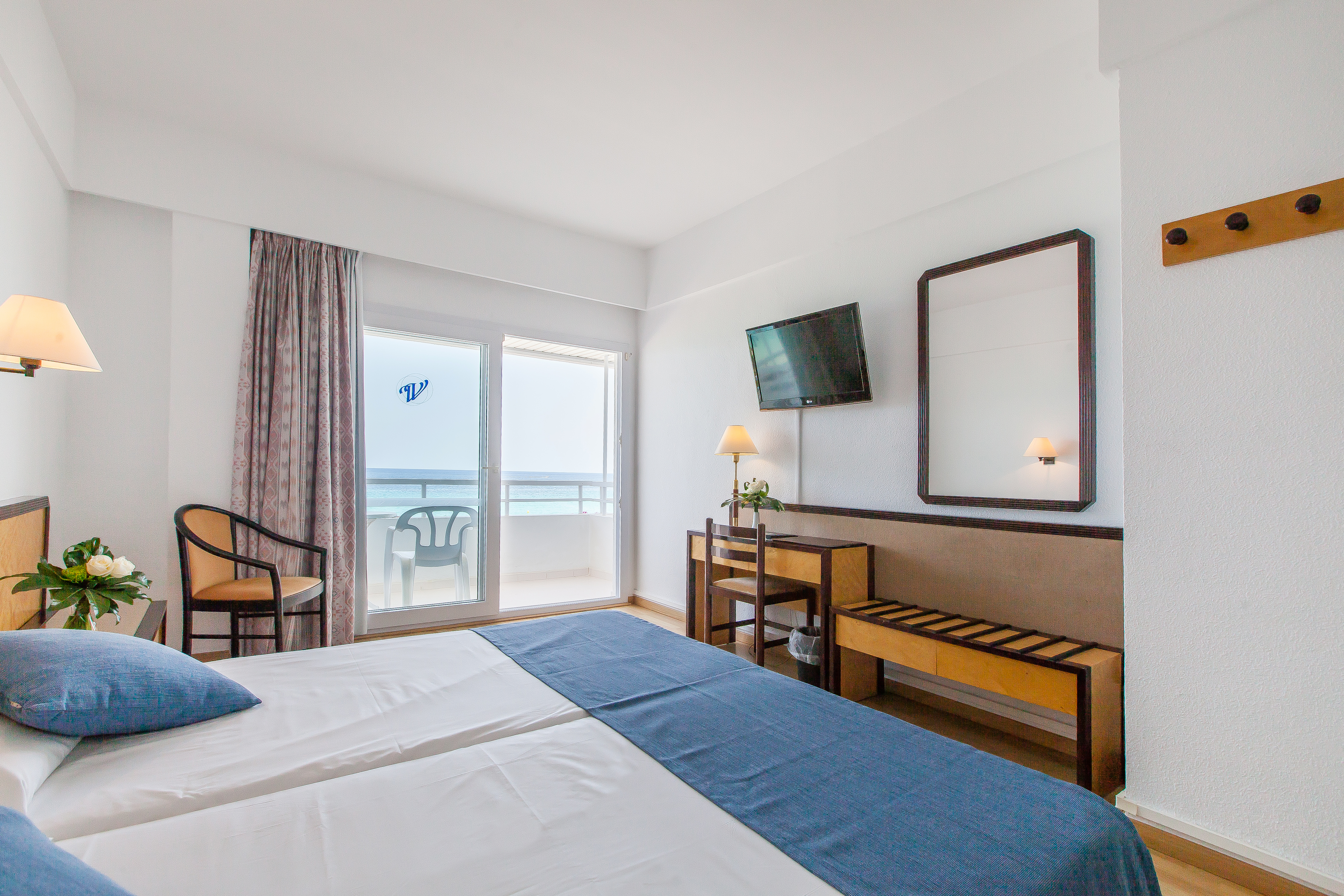 Room, Double or Twin Bed, Lateral Side Sea View