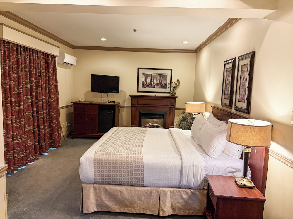 1 Bedroom, Executive, Suite, King Bed, Queen Murphy Bed, Two Story
