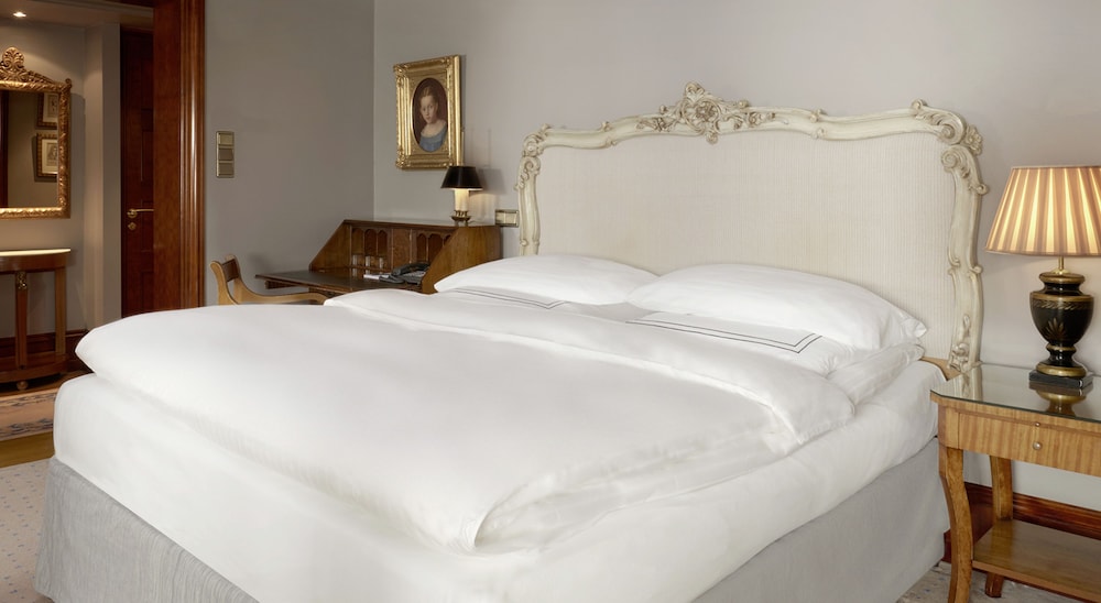 Schlosshotel Berlin photo2