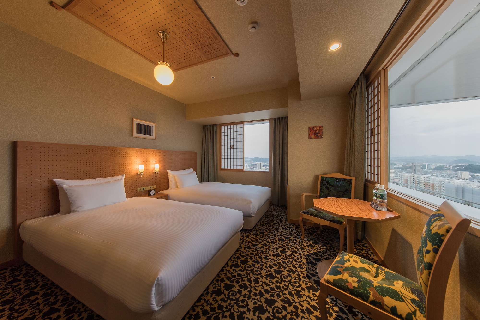 ROOM, TWIN BEDS