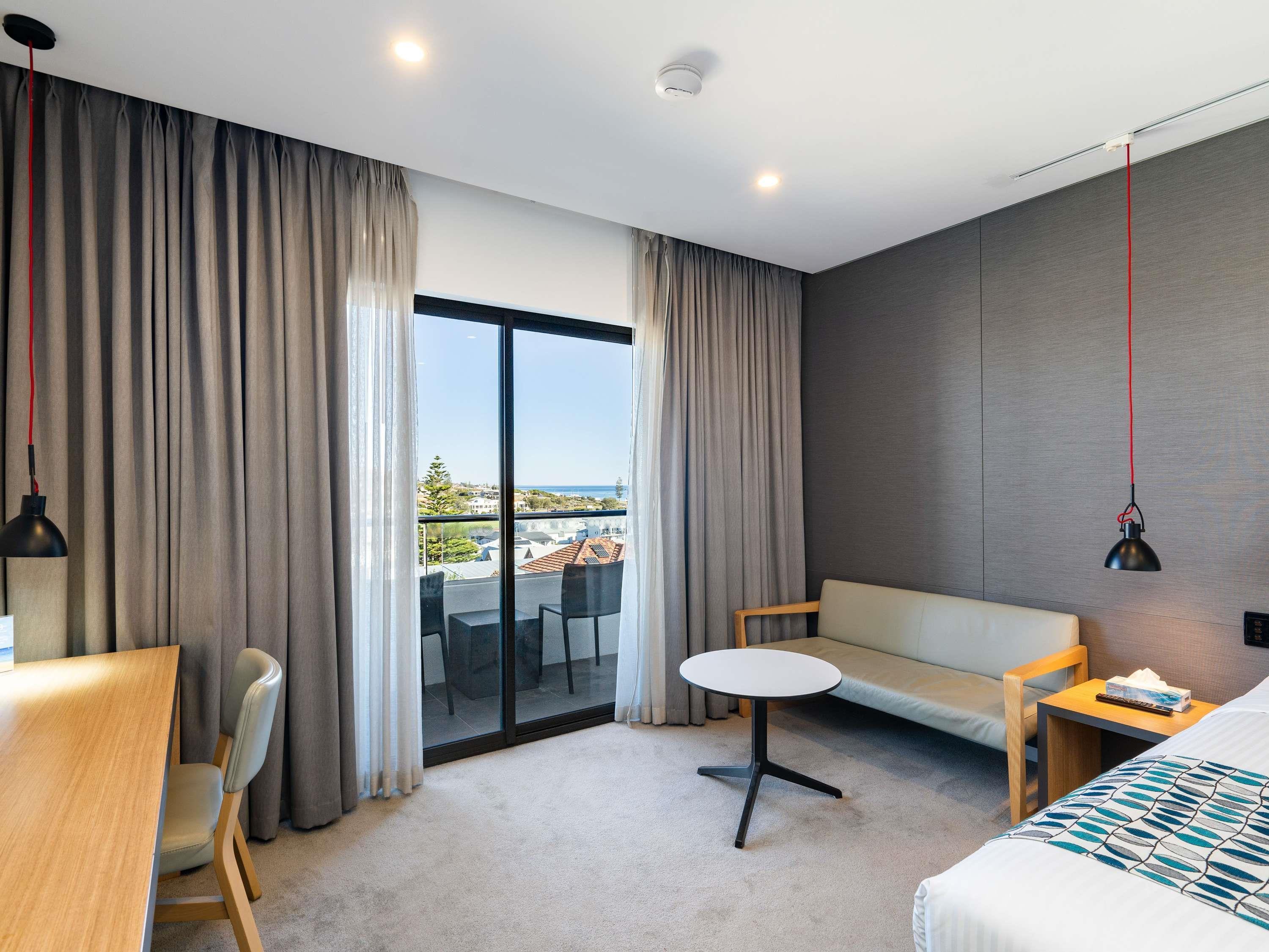 Deluxe, King Bed, City Side، Mantra Bunbury 4/6