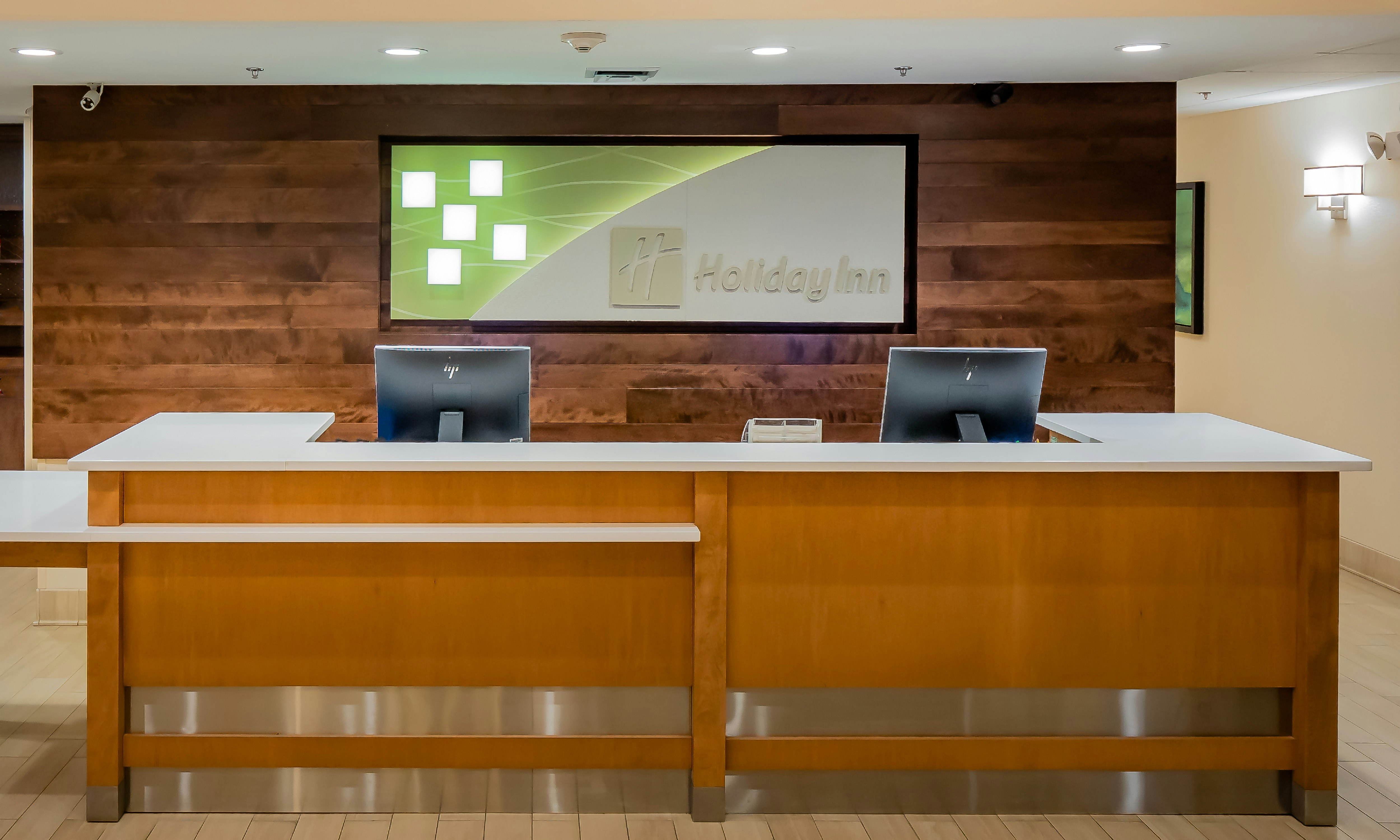 Holiday Inn Conference Ctr Marshfield 8/70
