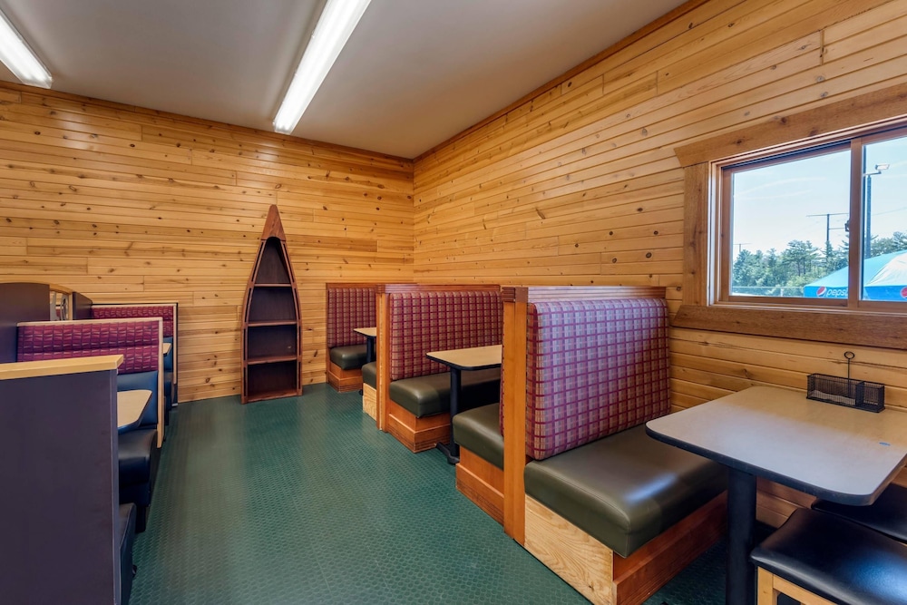 Three Bears Waterpark Resort Near Tomah, an Ascend Collection Hotel 20/50
