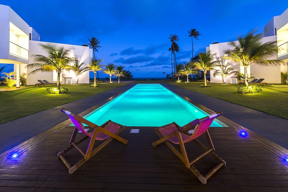 B Blue Beachouses 12/65