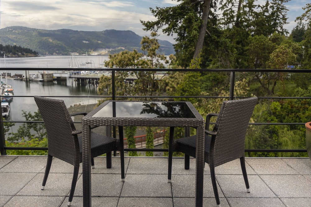 Brentwood Bay Lodge Spa 50/64