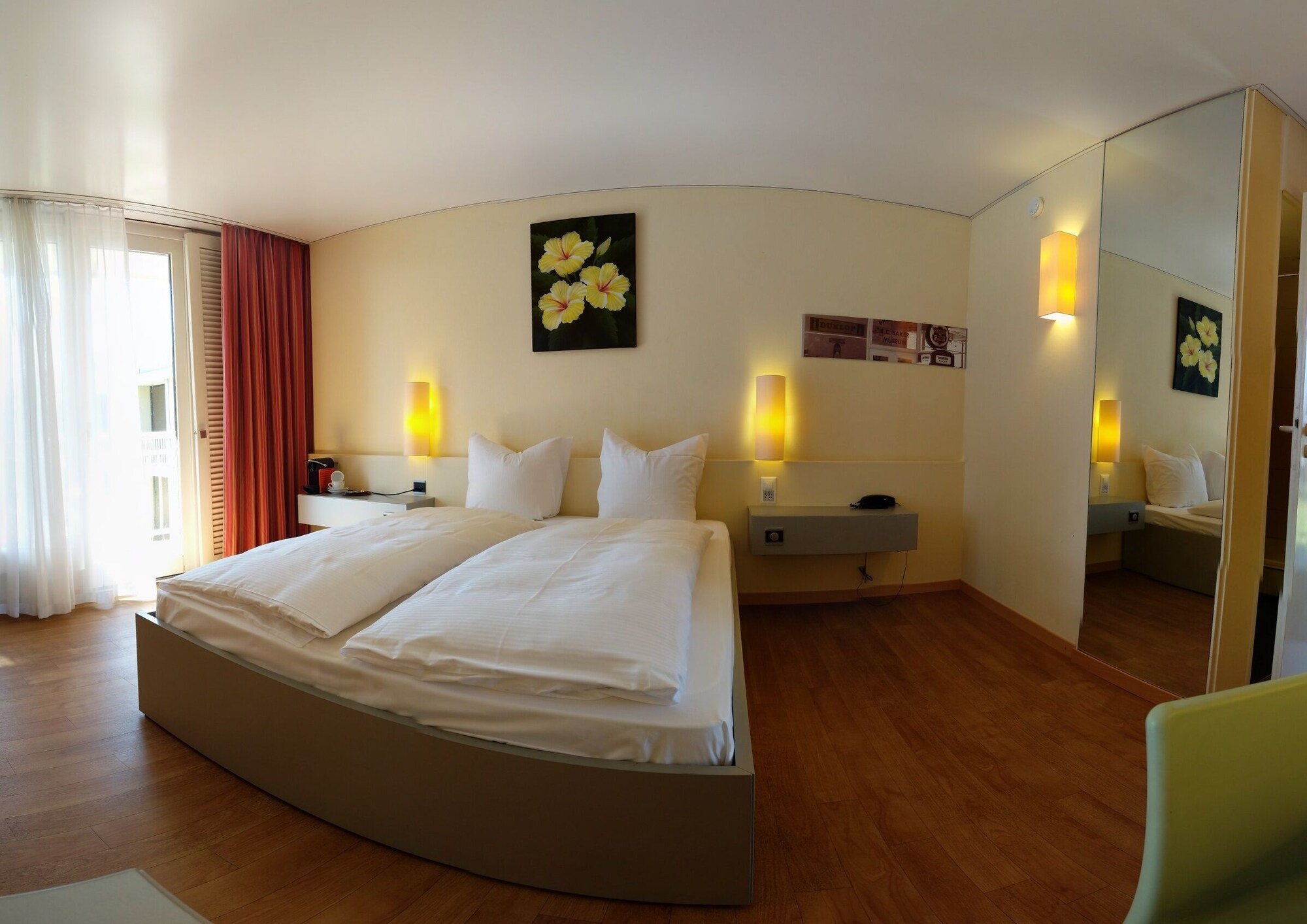 ROOM, DOUBLE BED