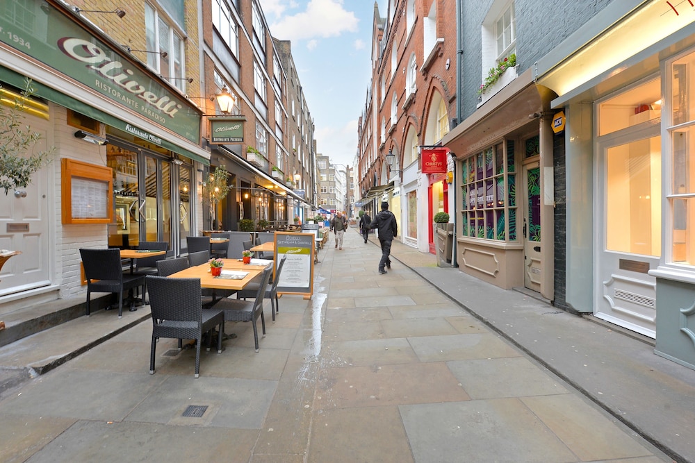 Superior St Christophers Place 22/27