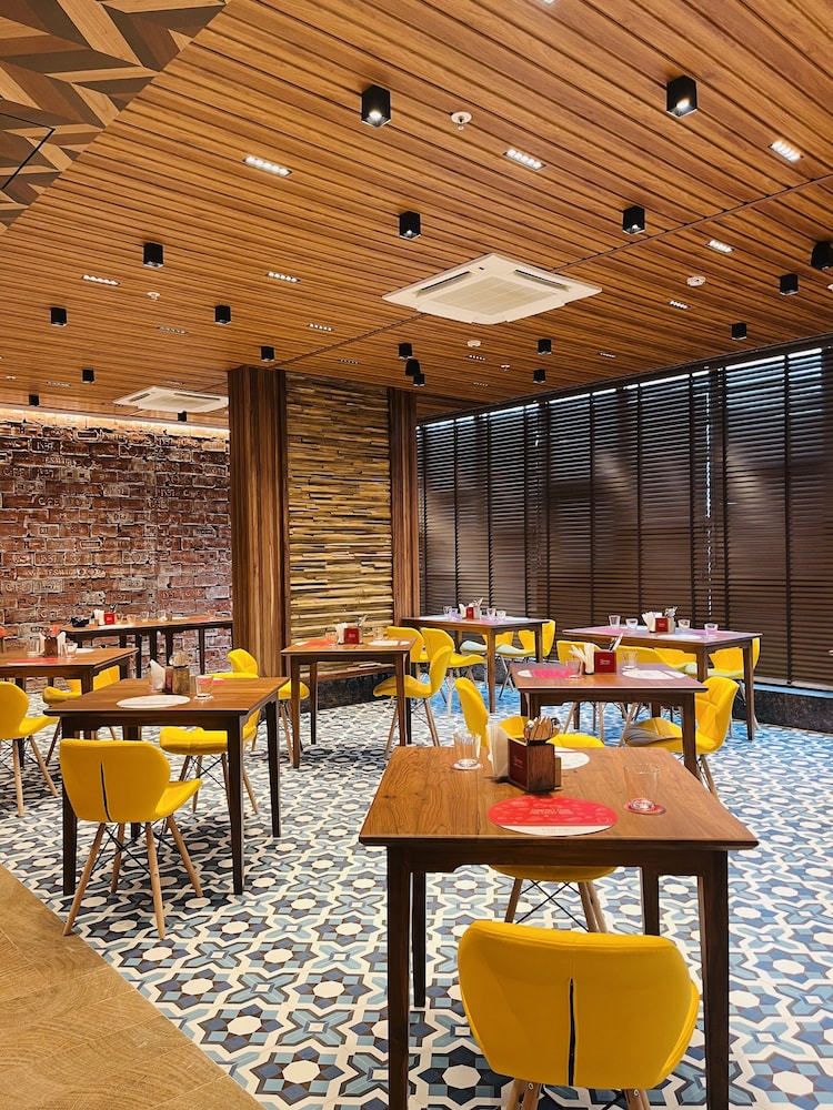 Ginger Mumbai Goregaon 29/40