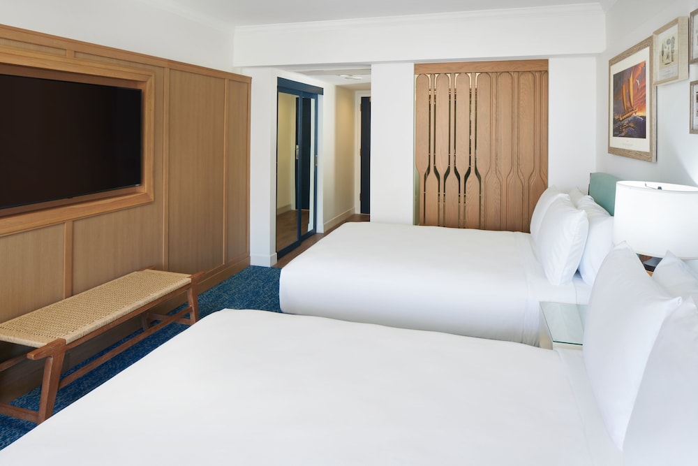 OUTRIGGER Reef Waikiki Beach Resort 23/86