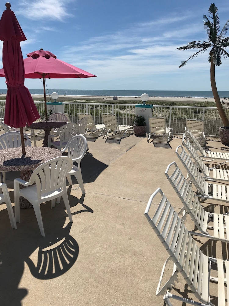 Paradise Ocean Front Resort 33/45