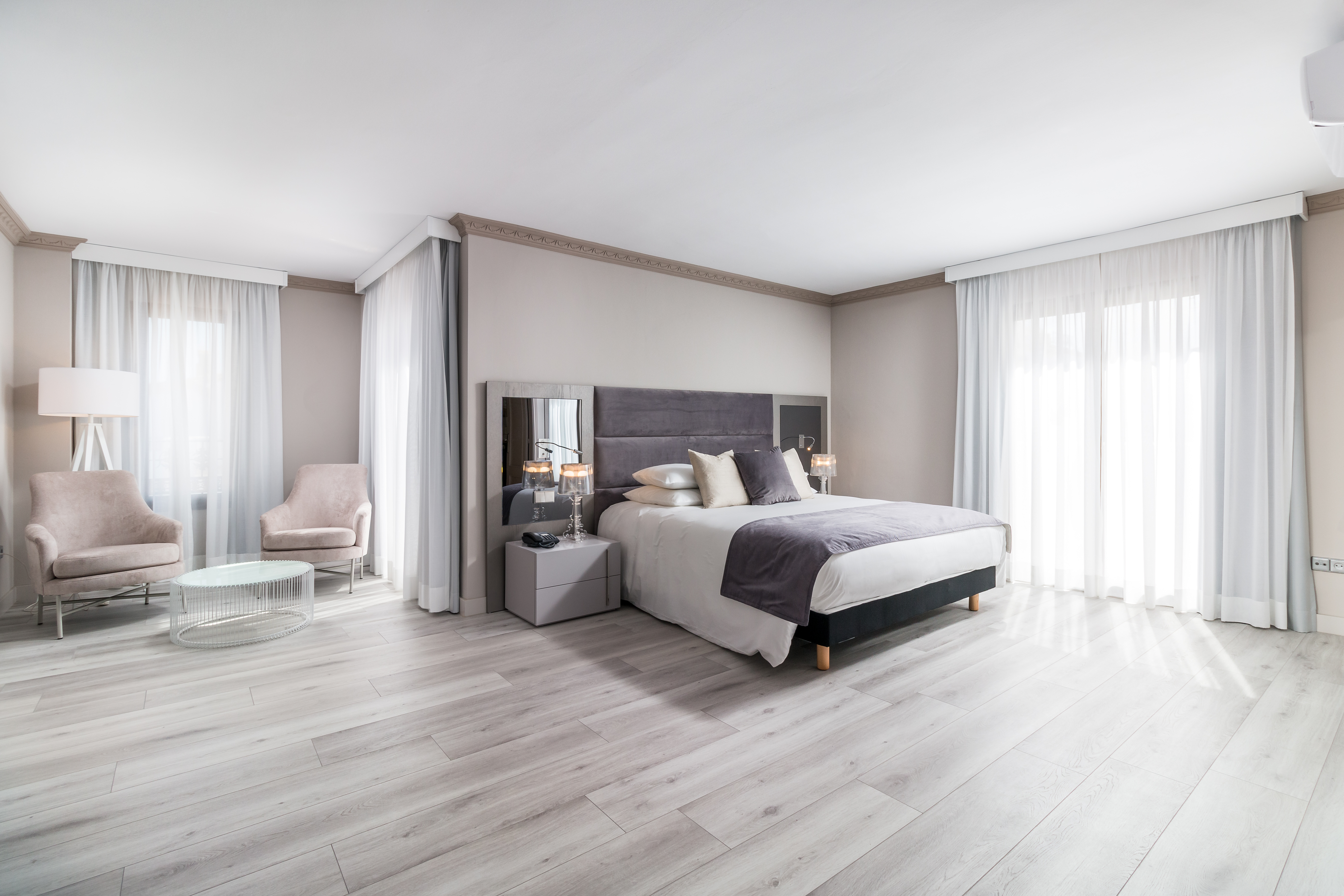 Grand Superior, Suite