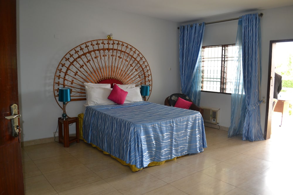 HOTEL AZUR 5/22
