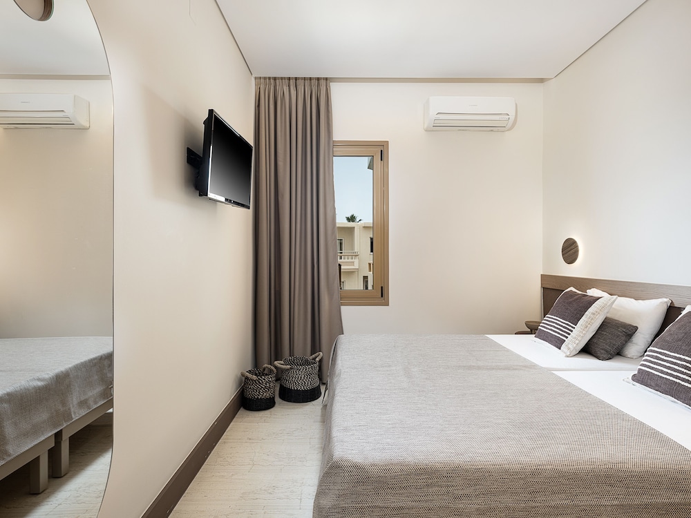 Esperides Beach Hotel Apartments 10/50
