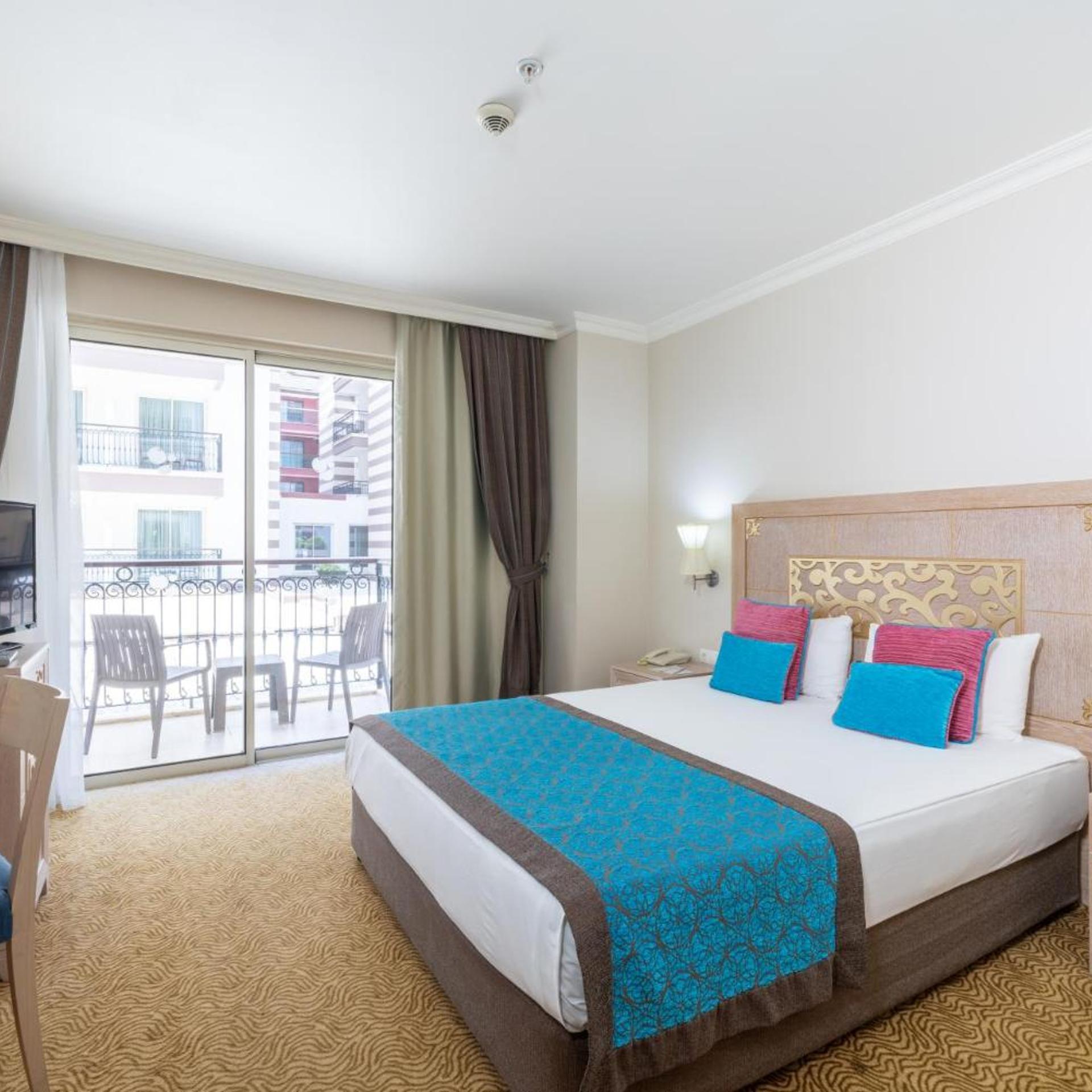 Standard, Double or Twin Bed, Land View