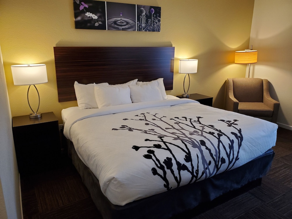 Sleep Inn & Suites Wisconsin Rapids, WI 8/35