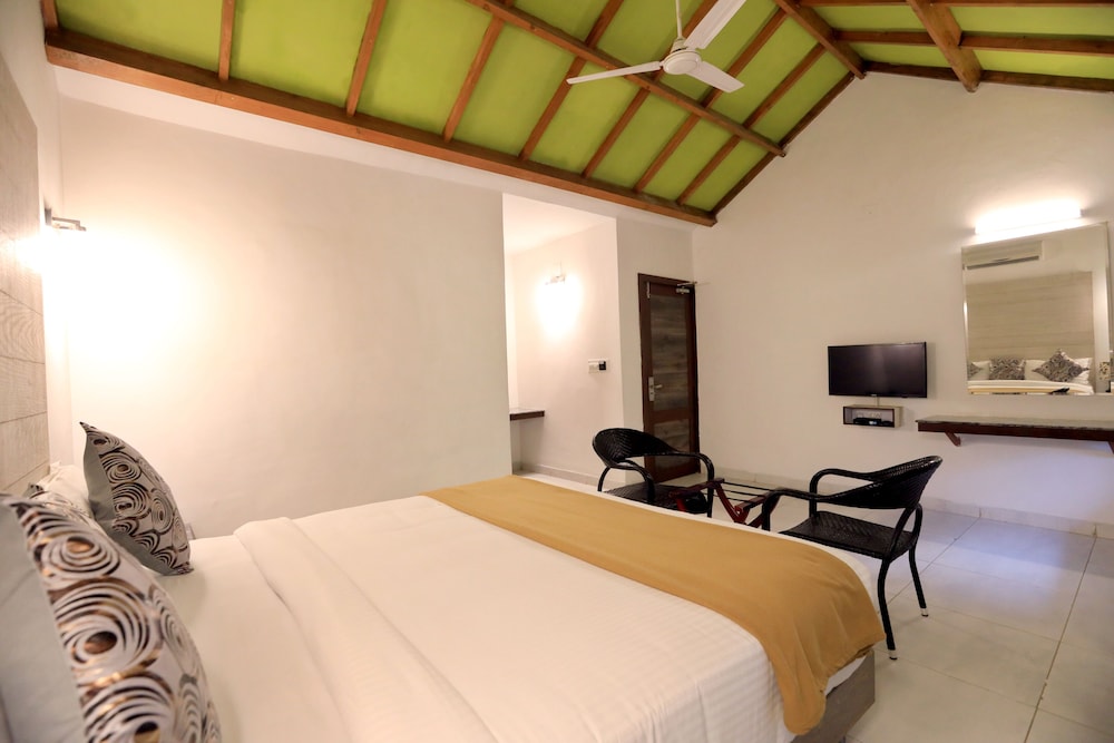 Humming Bird Resort 12/50