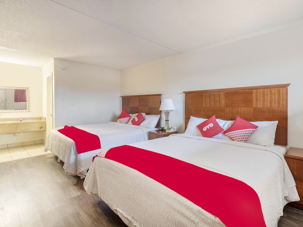 Oyo Hotel San Antonio Lackland AFB/Seaworld Hwy 90 W 20/52