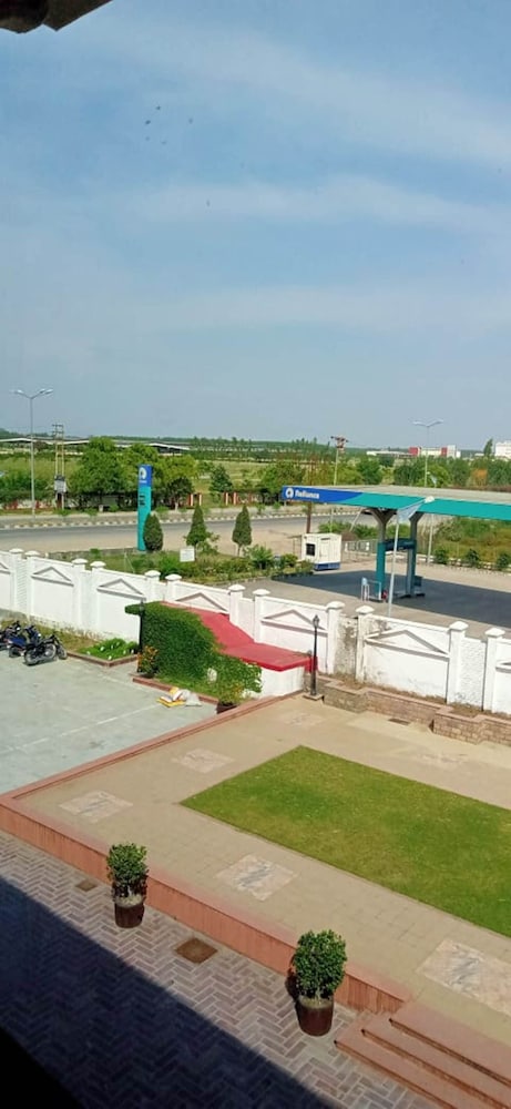 Hotel Uday Residency 33/39