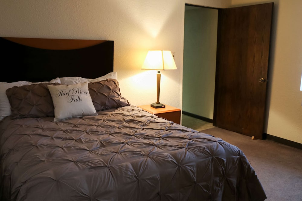 T-59 Motel Thief River Falls 4/34