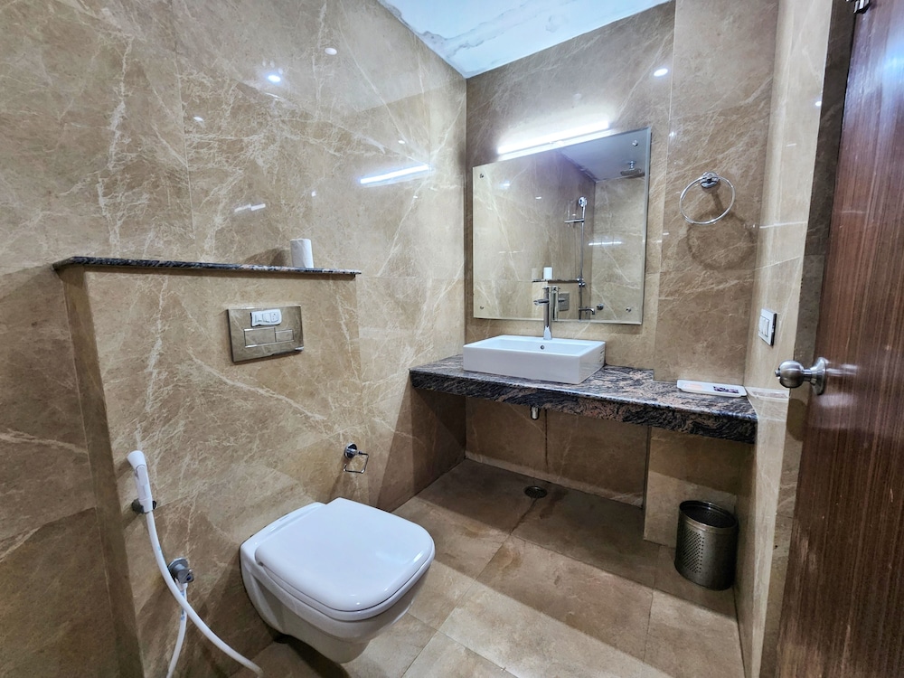 Hotel Surya 50/50