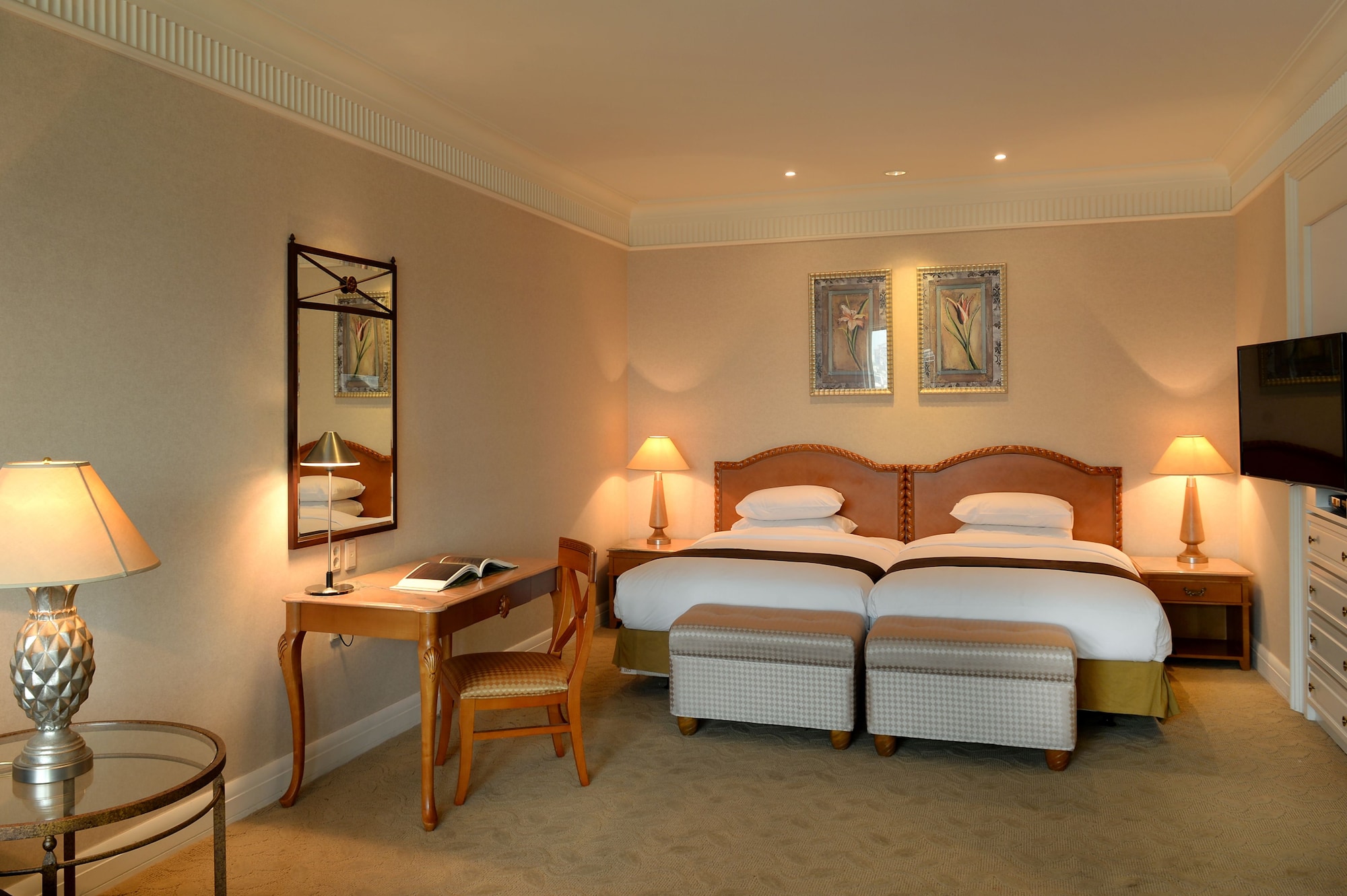 Halla Suite City View