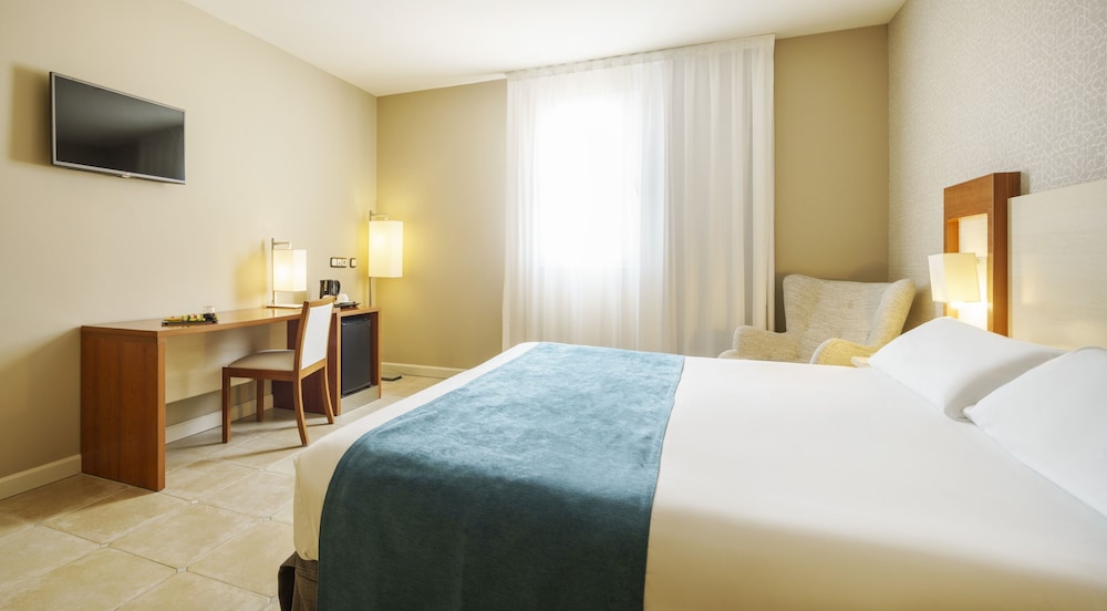 ROOM, DOUBLE BED