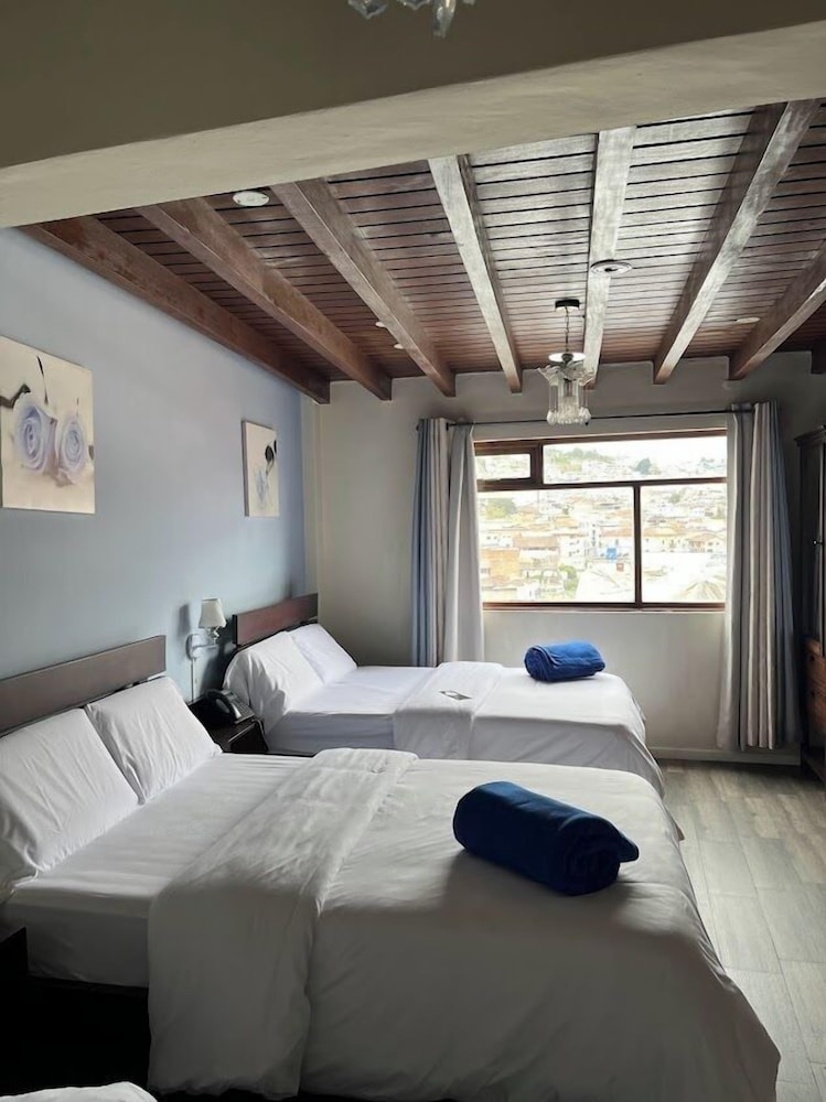 FAMILY, MULTIPLE BEDS