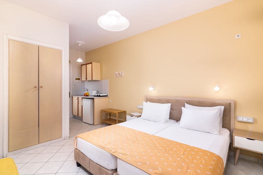 ROOM, TRIPLE, GARDEN VIEW