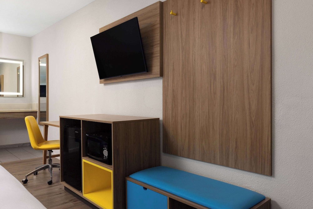 Days Inn By Wyndham Bakersfield Ca 37/55