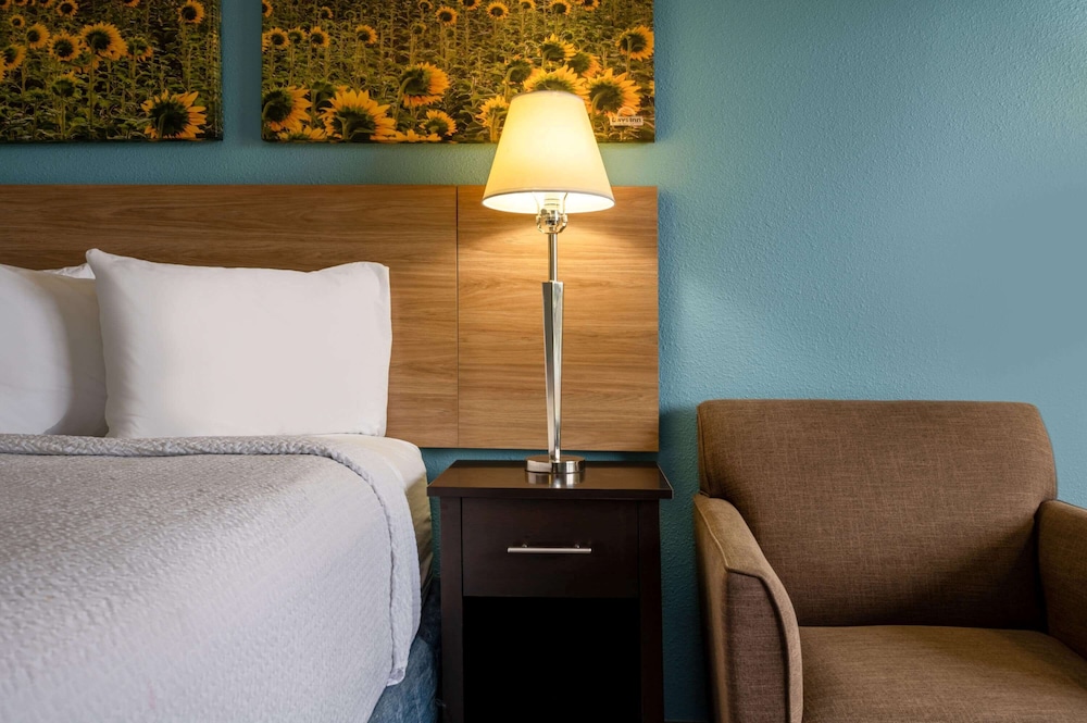 Days Inn by Wyndham Perrysburg 7/24