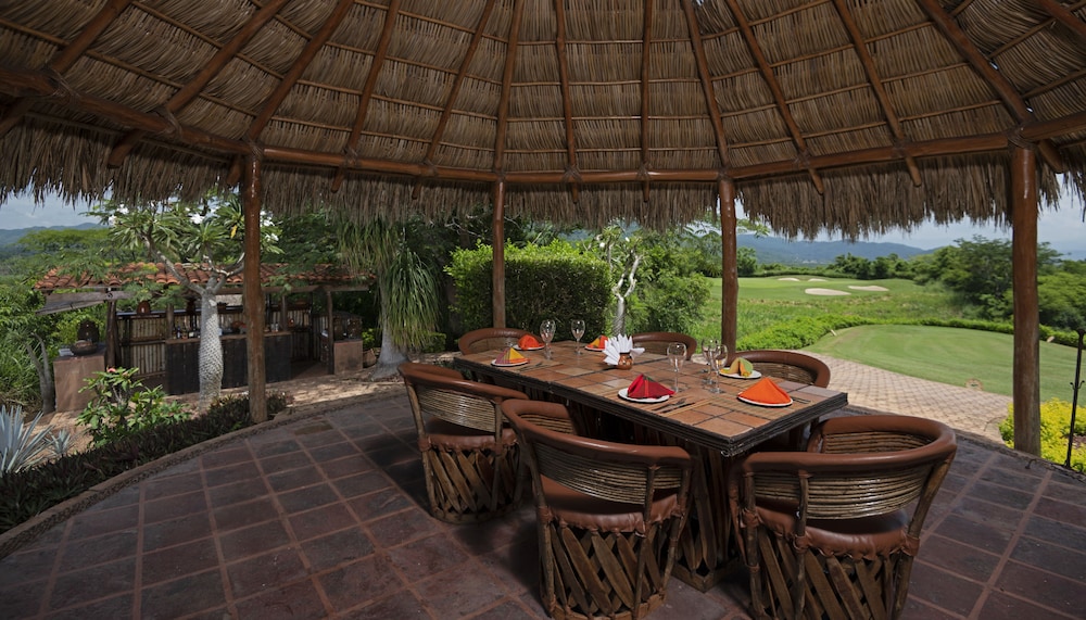 El Corazon Resort 24/48