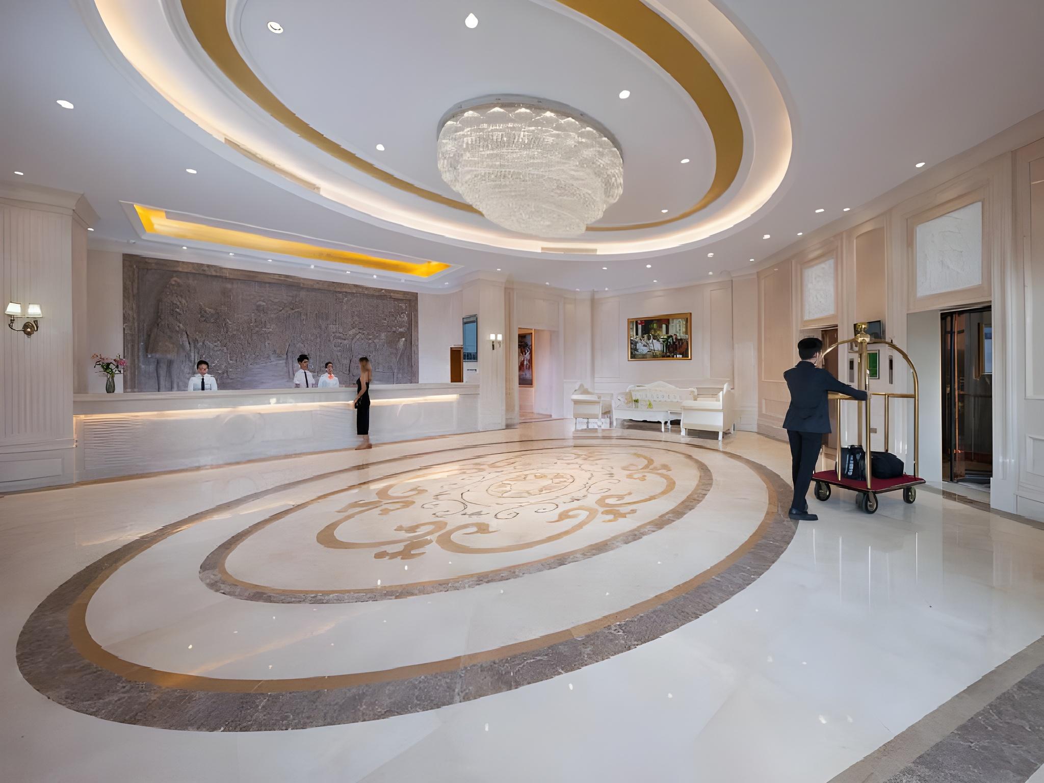 Vienna Hotel (Lingshui Center) 11/47