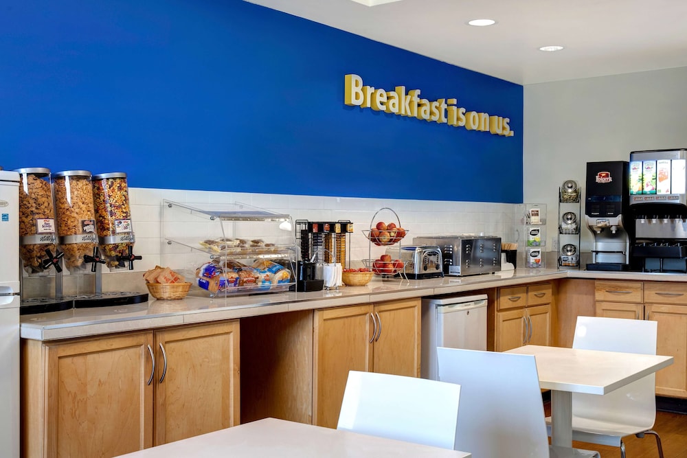 Days Inn by Wyndham Whitecourt 44/53