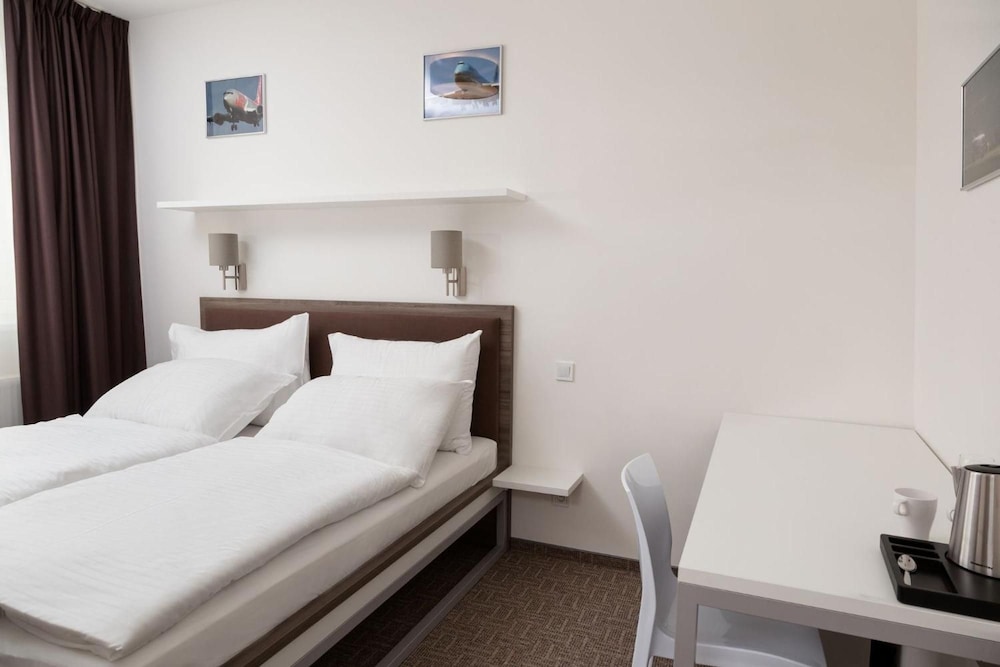 Sky Hotel Prague 11/28