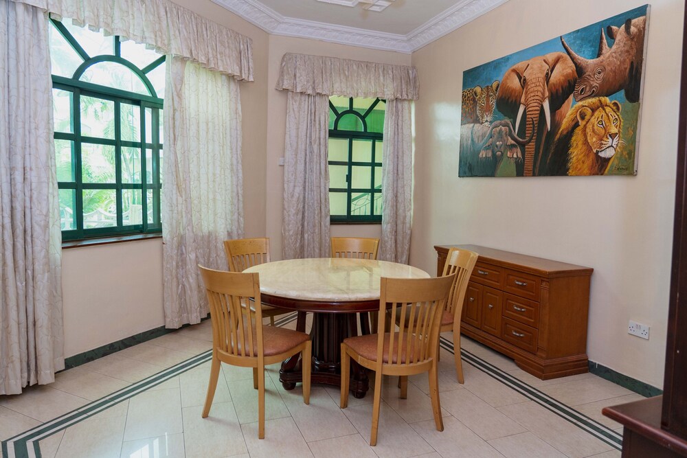 Luxury 2-Bdrm Apartment In Oysterbay 31/50