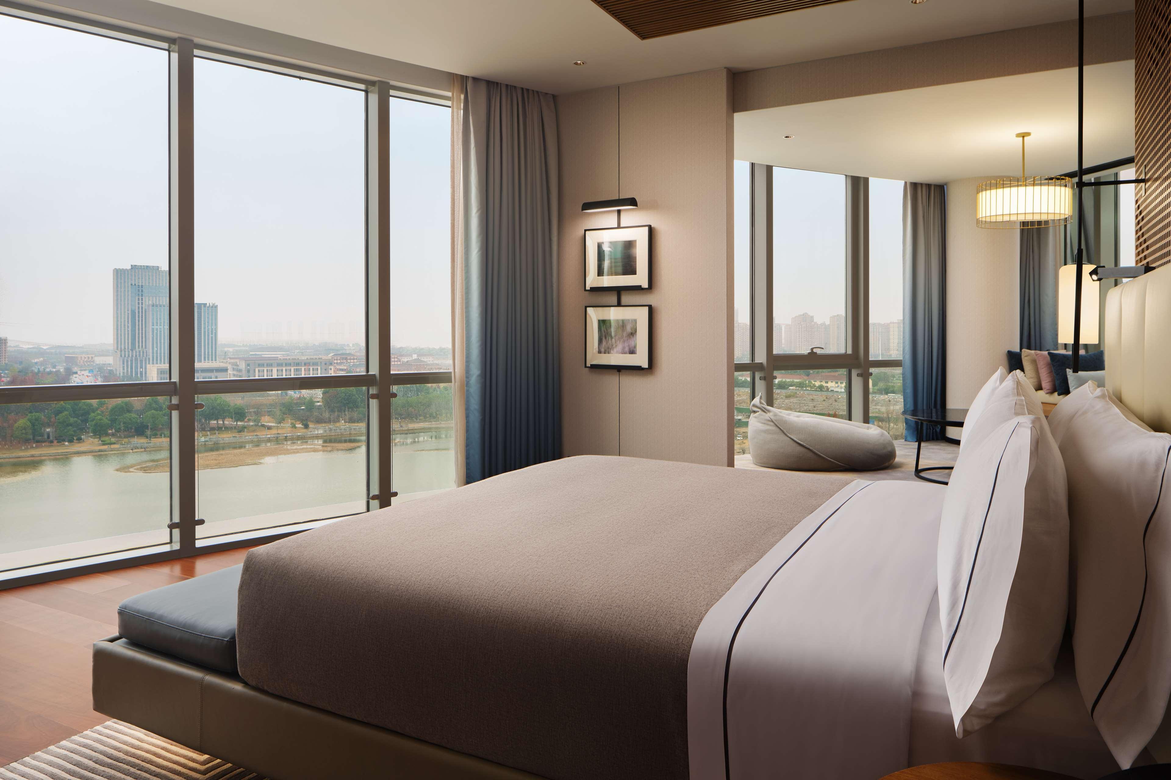 Deluxe, Suite, Panoramic Lake View