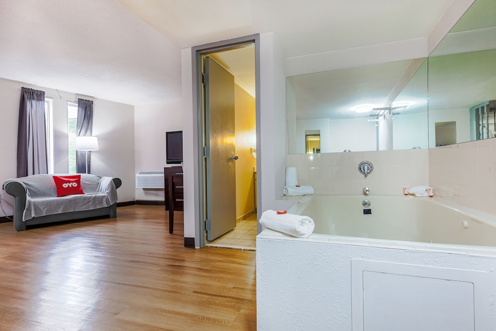 Americas Best Value Inn Moline 29/41